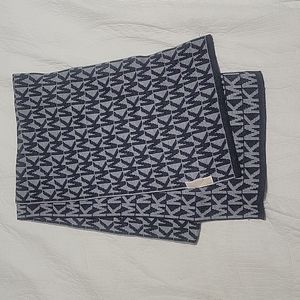 |MICHAEL KORS Scarf | Color: Gray| LIKE NEW|OS| knit construction Allover brand